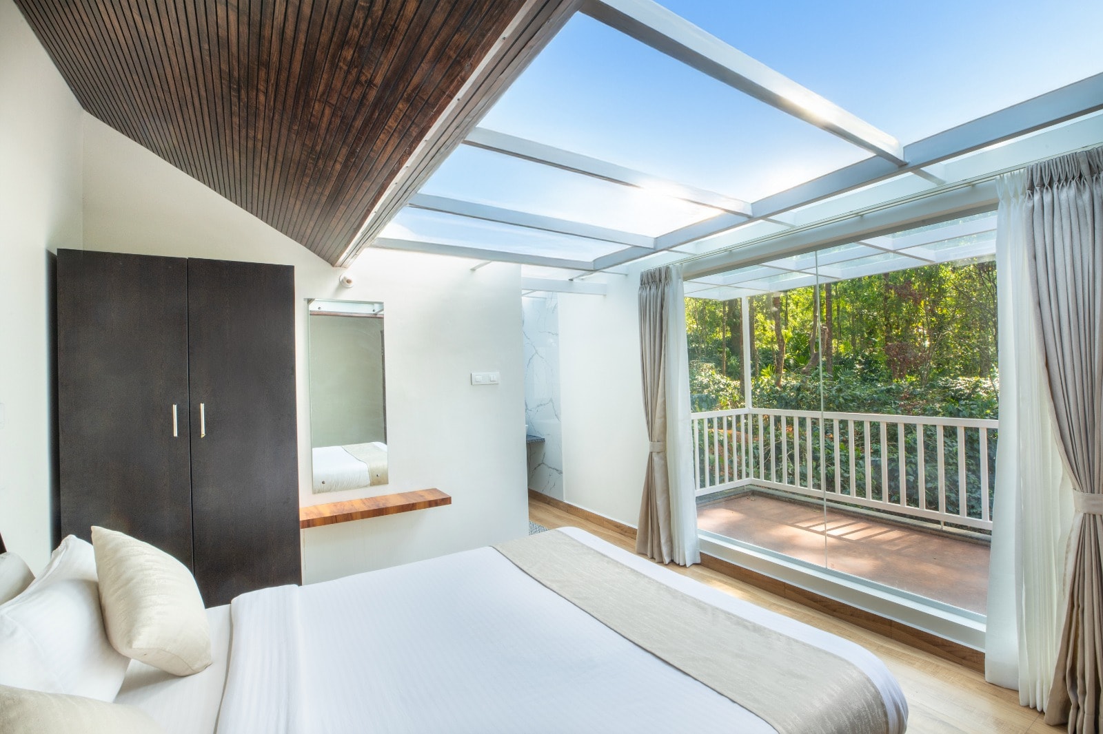 Glass Room — Forest Panorama